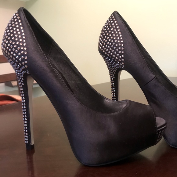 Brand new silk pumps with stones - Picture 4 of 7